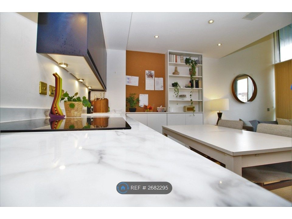 Property photo 3 of 16 Kitchen