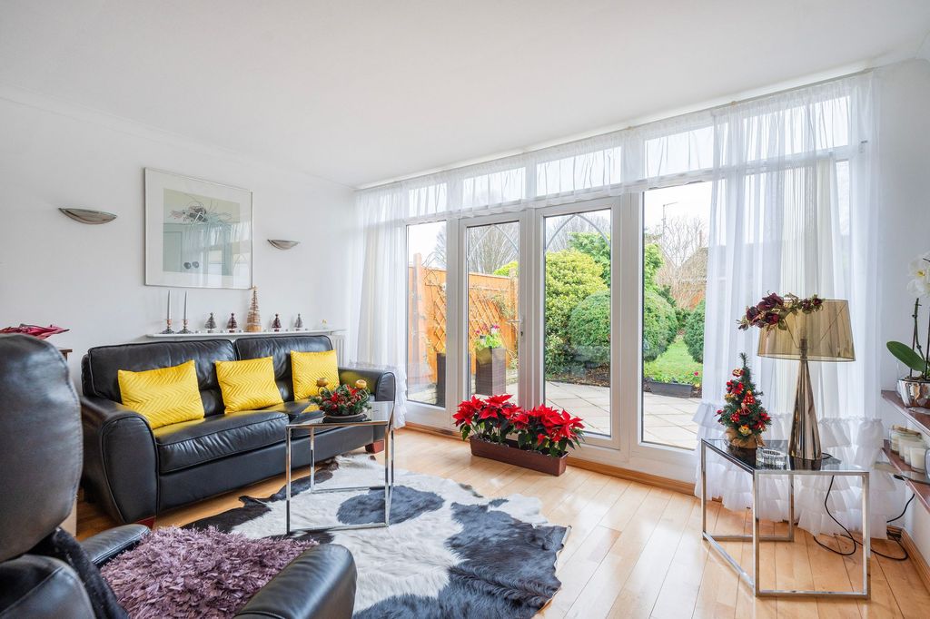 Property photo 2 of 18