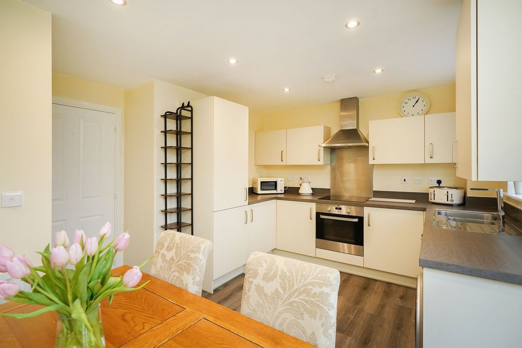 Property photo 3 of 24