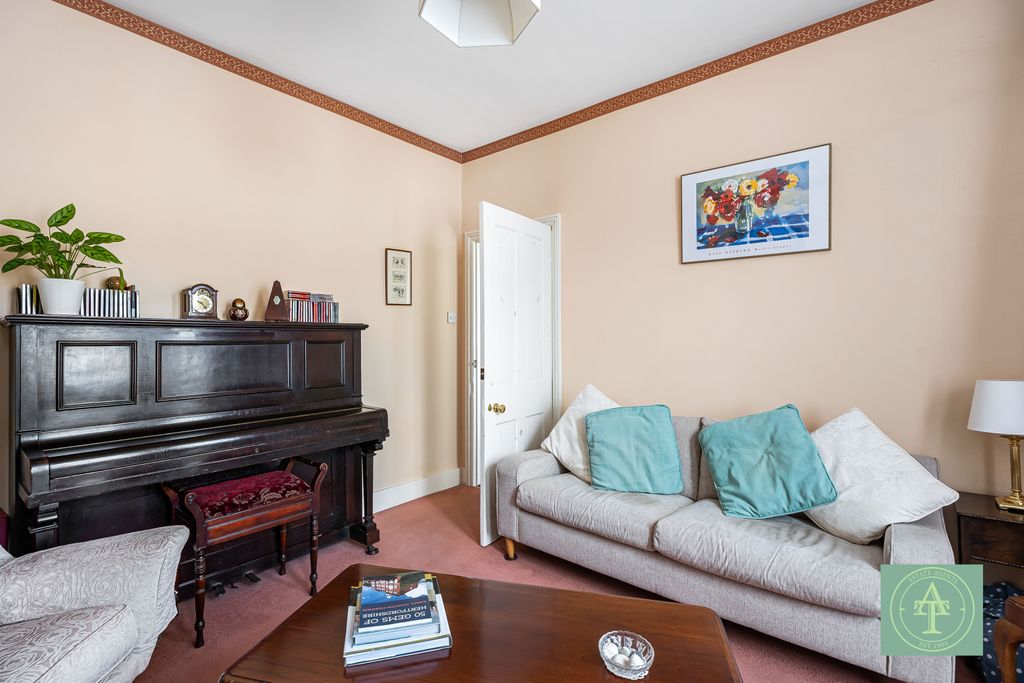 Property photo 3 of 16 Gallery