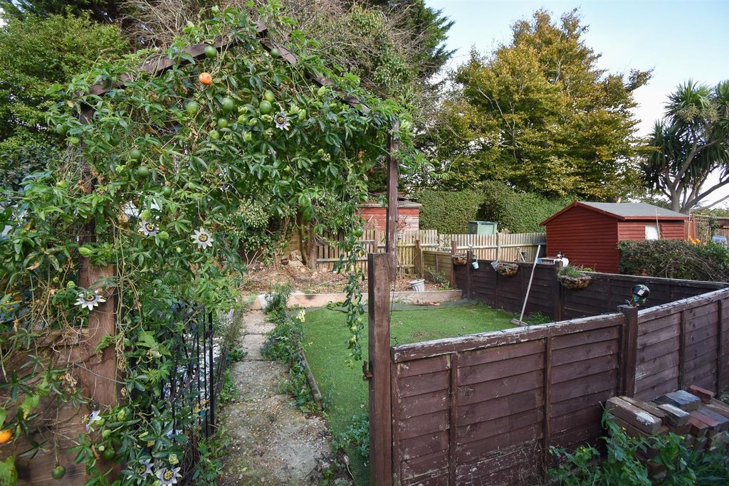 Property photo 3 of 14 Garden