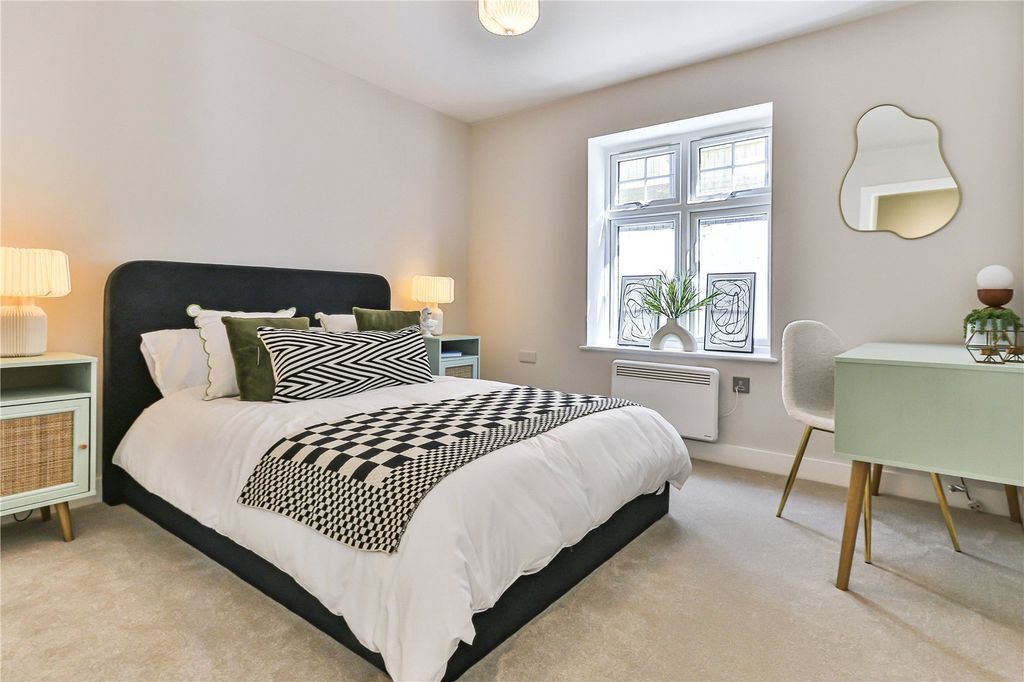 Property photo 1 of 10 Show Room