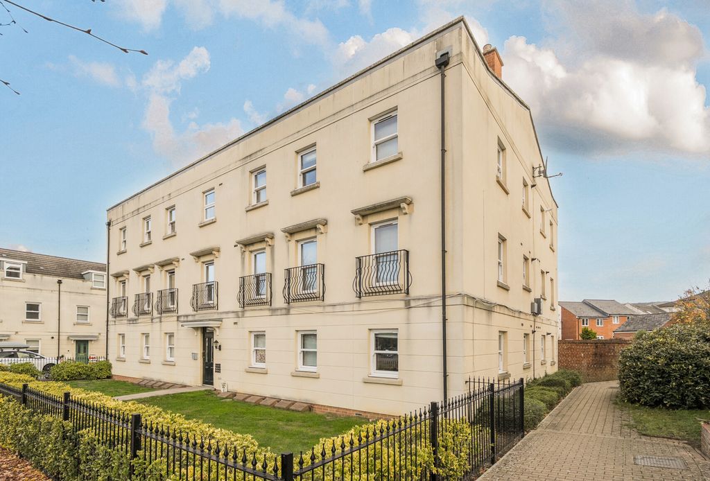 Property photo 1 of 10 1370495-1-68Ff449...