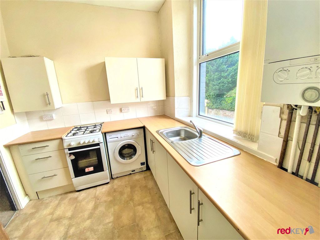 Property photo 3 of 6 Kitchen