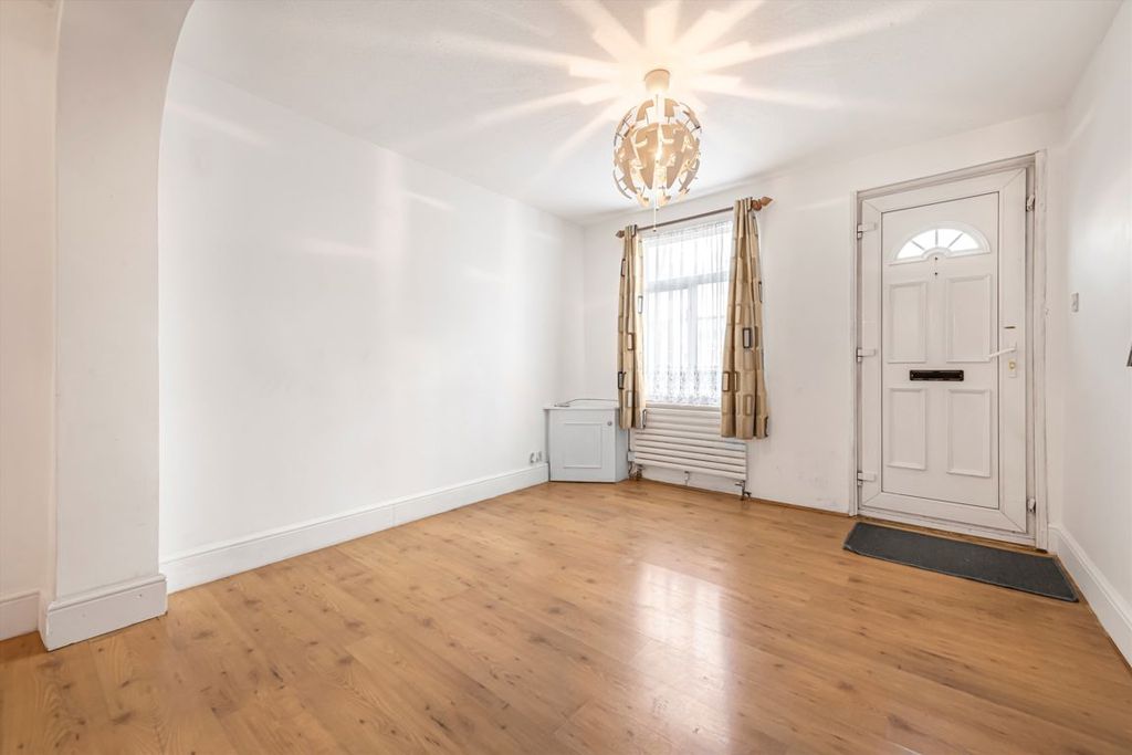 Property photo 2 of 7