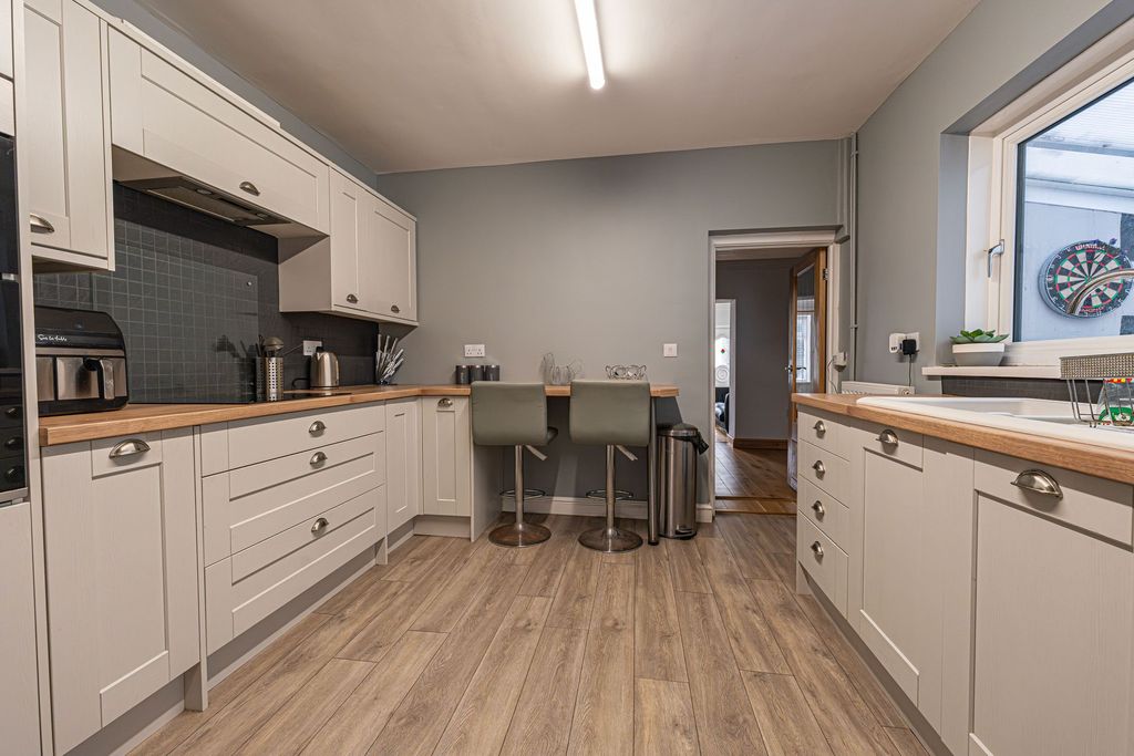 Property photo 2 of 29