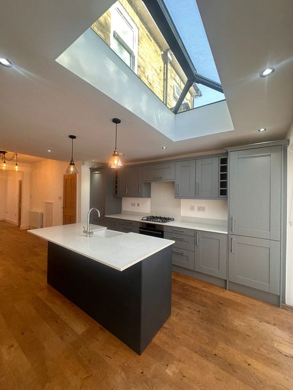 Property photo 2 of 25