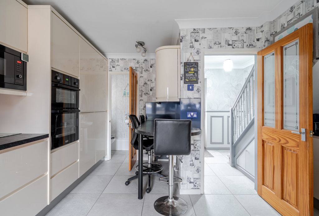 Property photo 2 of 23 1373658-2-6908cc7...