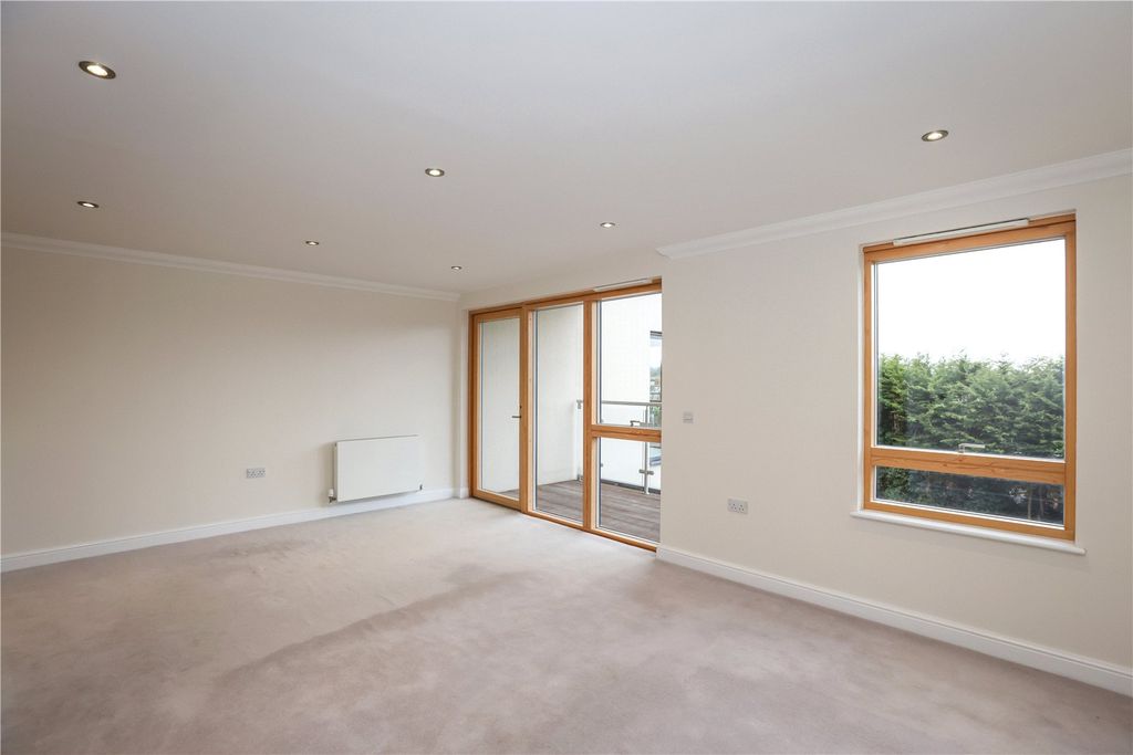Property photo 2 of 18 Picture No. 31