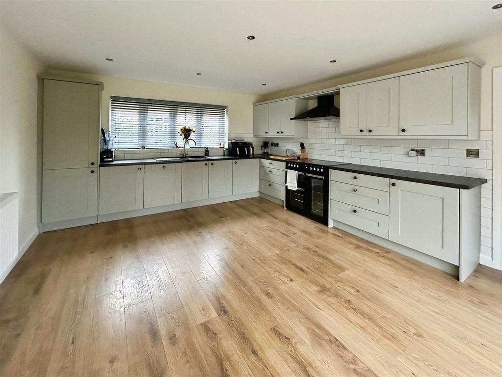 Property photo 2 of 14 E98A4E49-17.Jpg