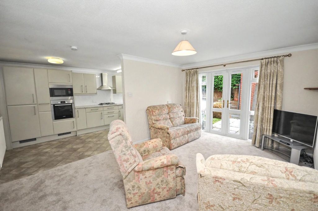Property photo 2 of 9