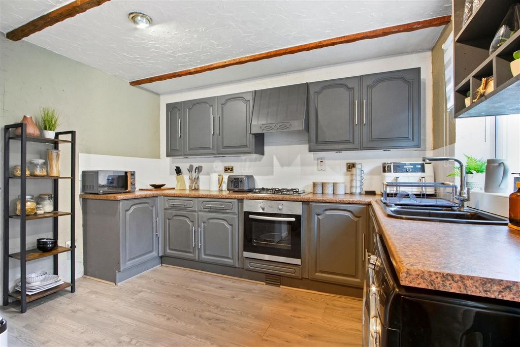 Property photo 3 of 15 Kitchen