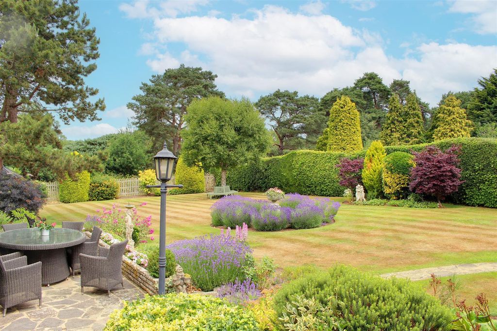 Additional image 4 of 4 bed detached house for saleBrookmans Avenue, Brookmans Park AL9
