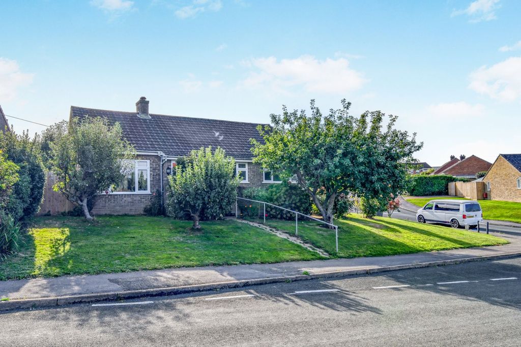 Property photo 1 of 27