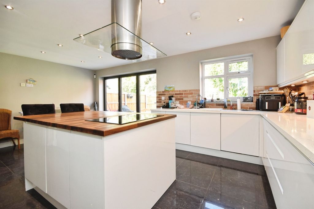 Property photo 3 of 18