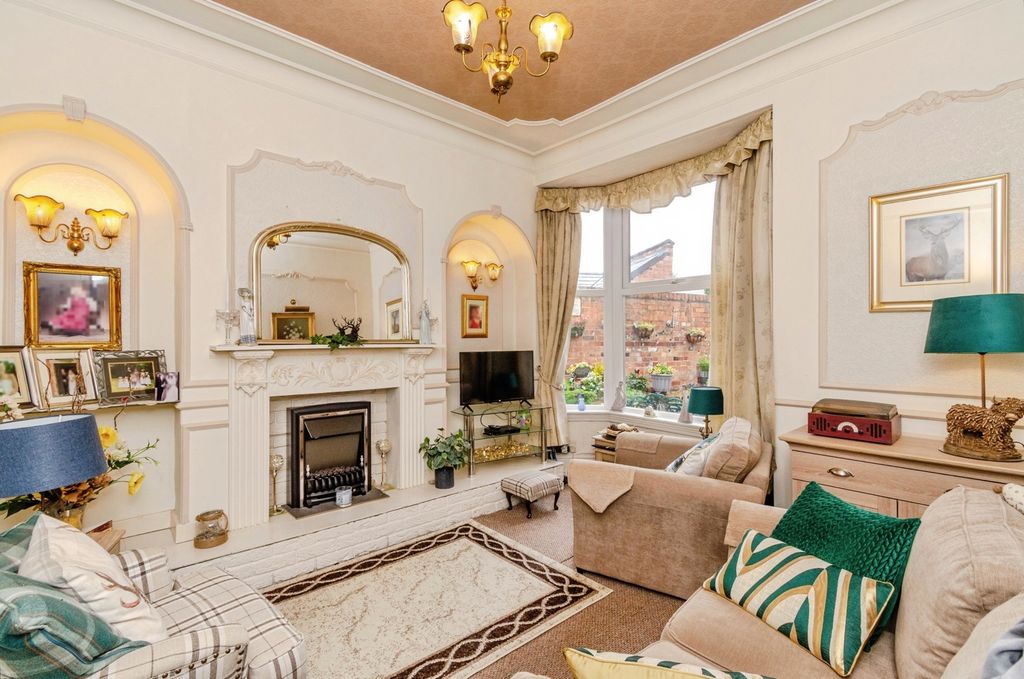 Property photo 2 of 17 Photo