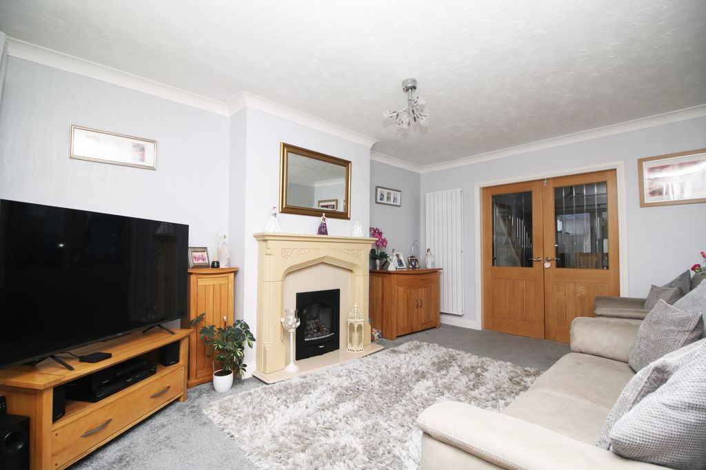 Property photo 3 of 28