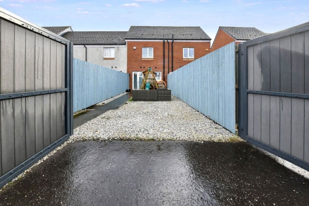 Property photo 3 of 27 Picture No. 01