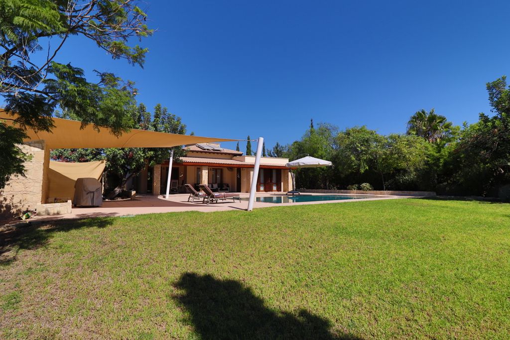 Property photo 3 of 32