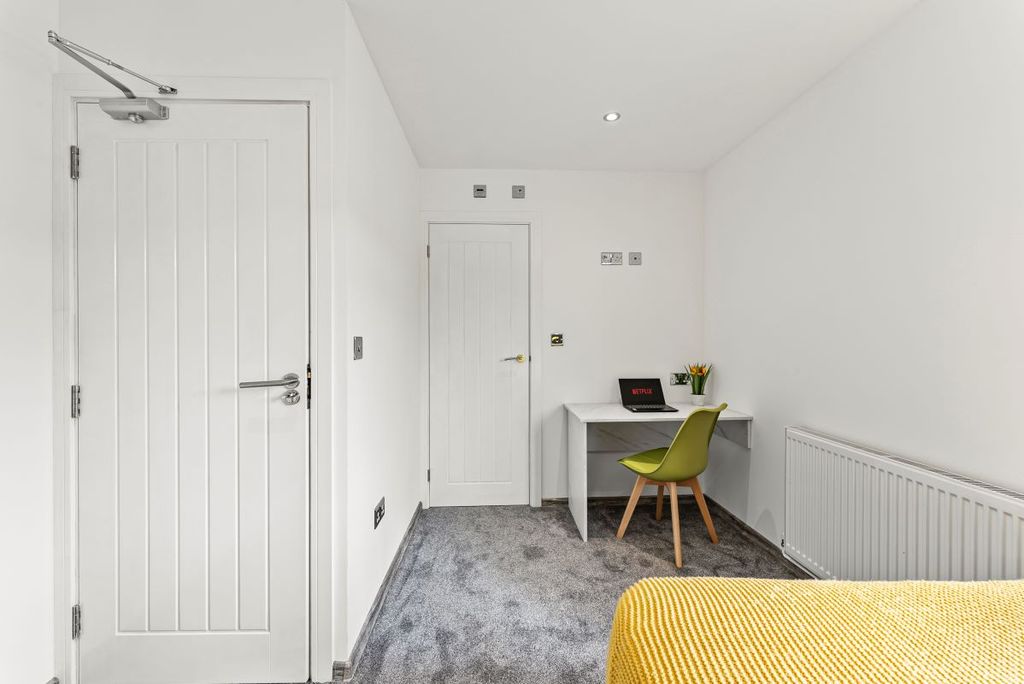 Property photo 3 of 35