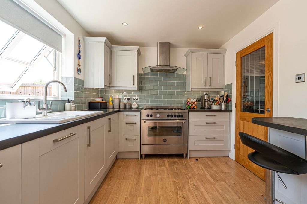 Property photo 2 of 47