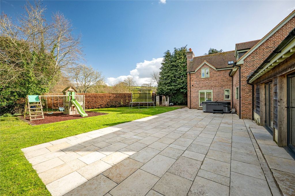 Property photo 2 of 20 Terrace