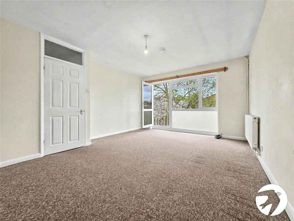 Property photo 2 of 8 Lounge