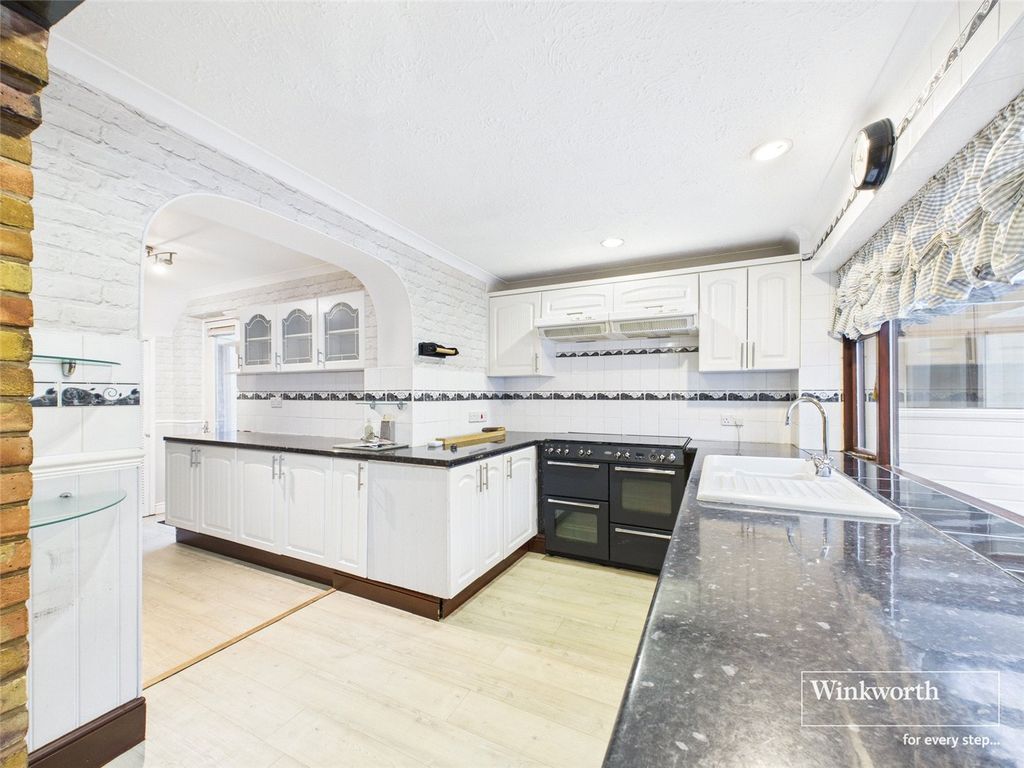 Property photo 2 of 12 Picture No. 11