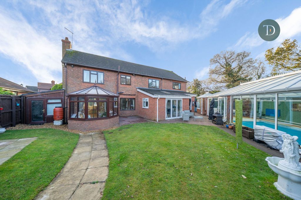 Property photo 2 of 42