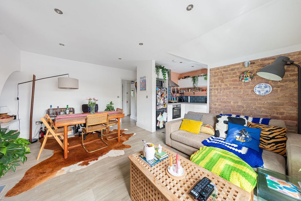 Property photo 2 of 12