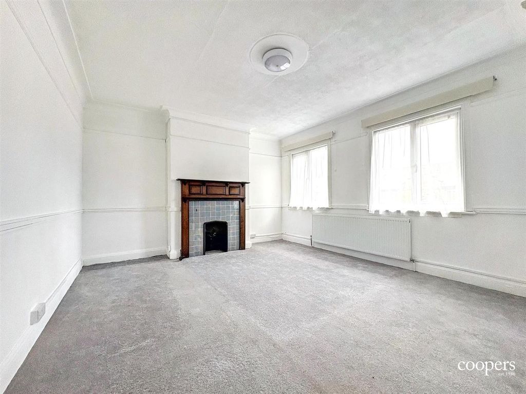 Property photo 1 of 7 53A Victoria Road New.Jpg