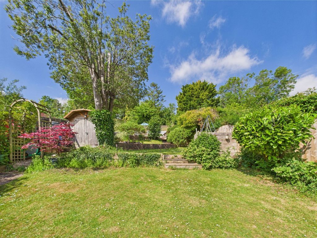 Property photo 2 of 28