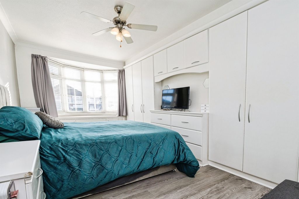 Property photo 3 of 21