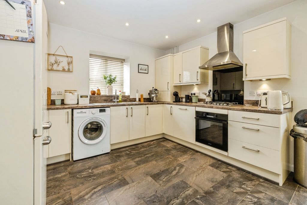 Property photo 3 of 15 Kitchen