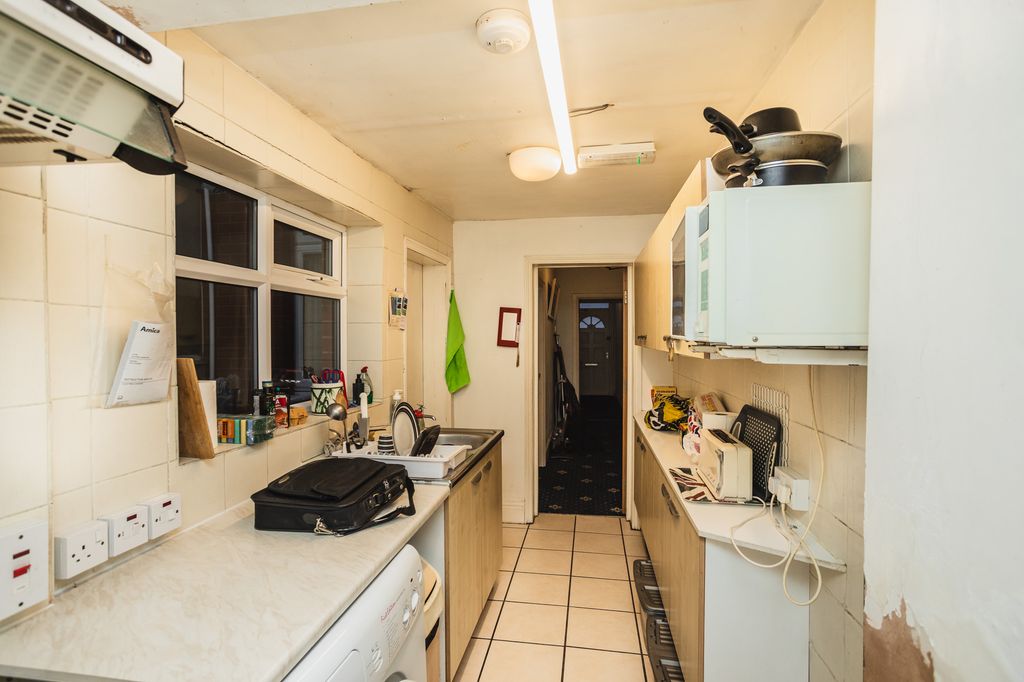 Property photo 2 of 34