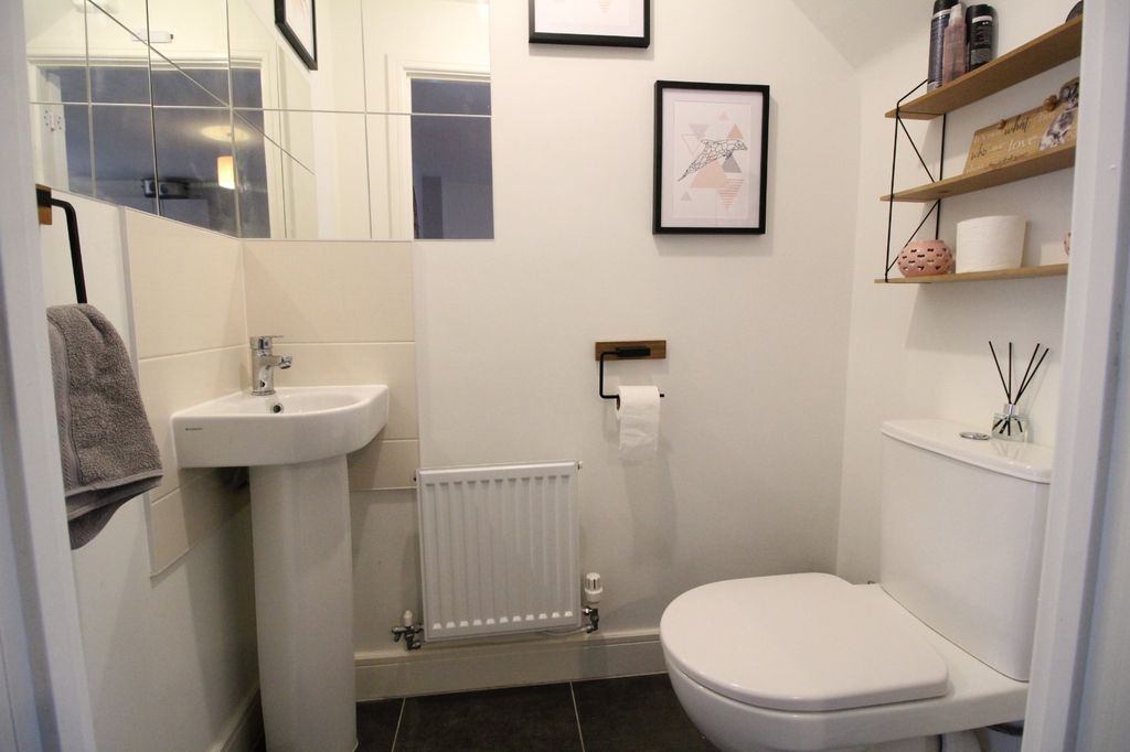 Property photo 2 of 27 Wc
