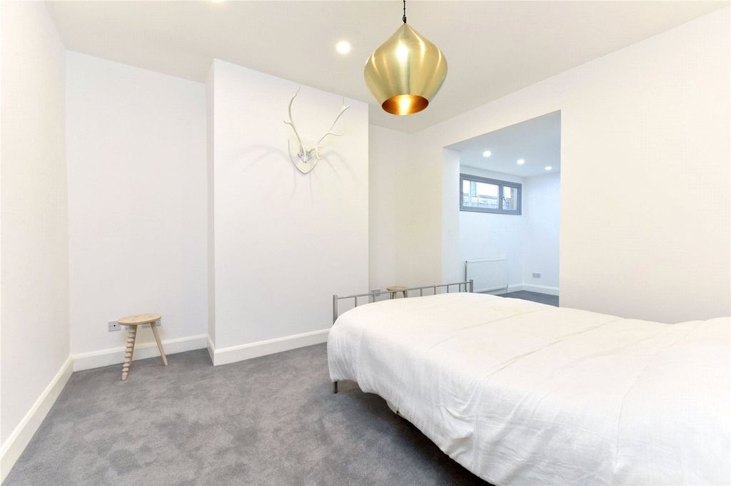 Property photo 3 of 6 Picture No. 04