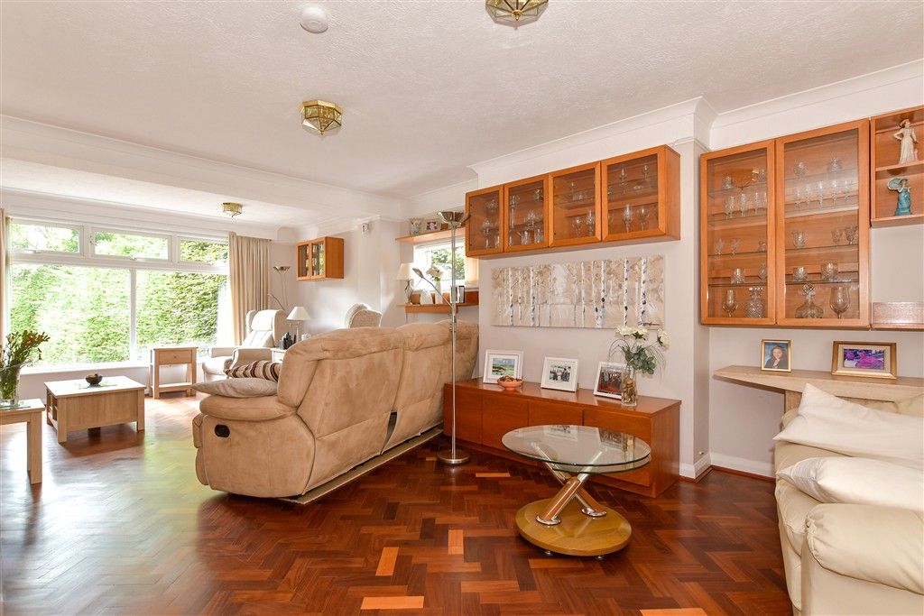 Property photo 3 of 14 Lounge