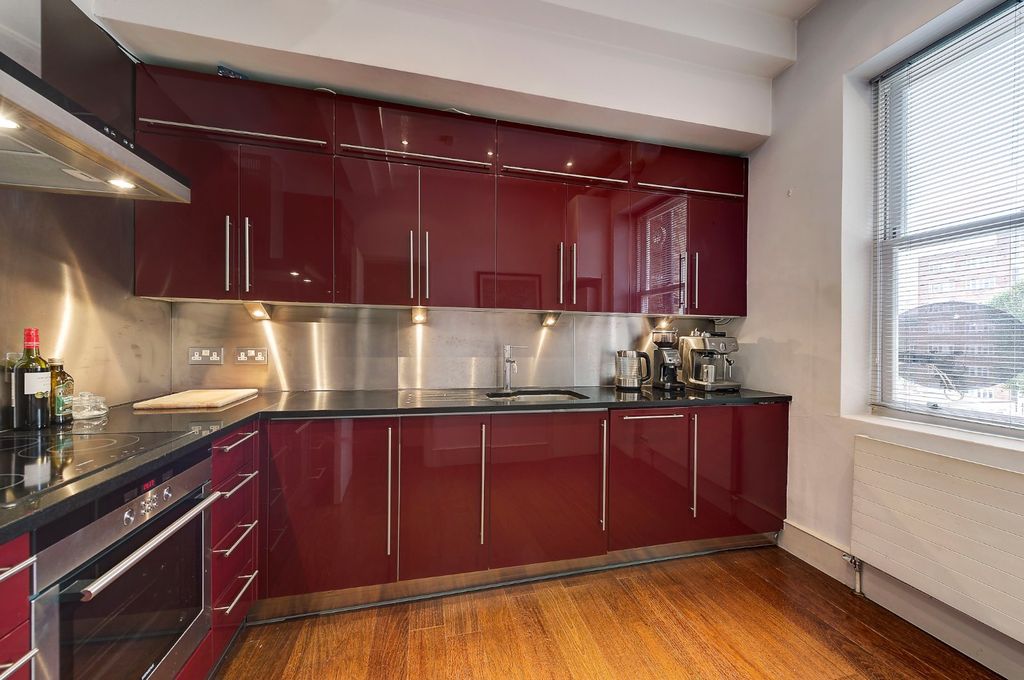 Property photo 3 of 7 Kitchen