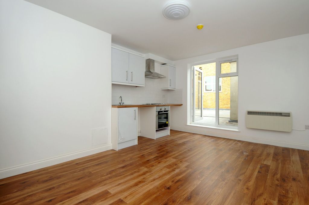 Property photo 1 of 6 Picture No. 14