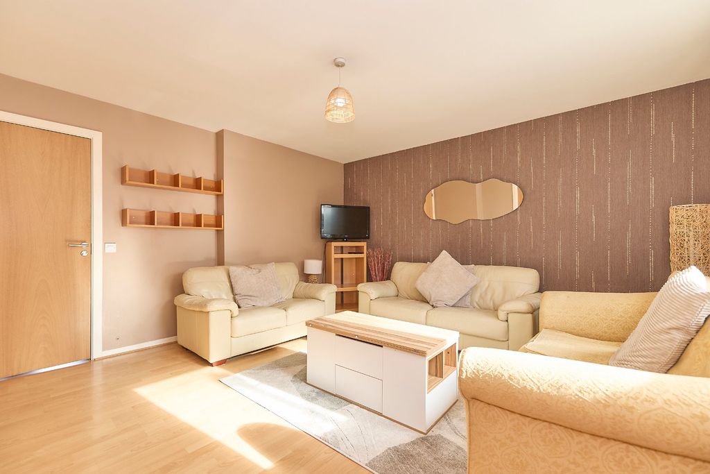 Property photo 3 of 18 Picture No. 04