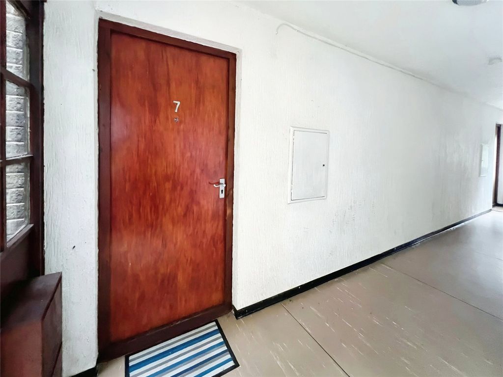 Property photo 3 of 7 Entrance