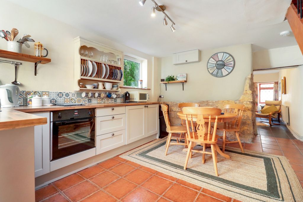 Property photo 2 of 12 Kitchen Diner