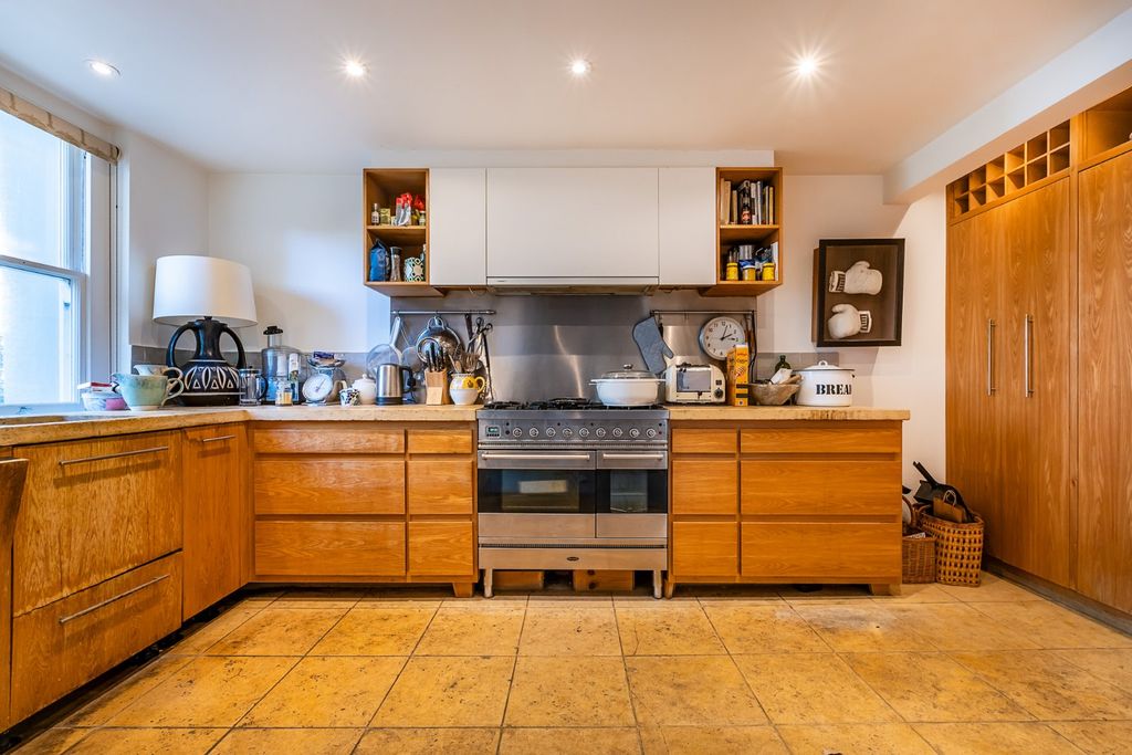 Property photo 3 of 21 Kitchen
