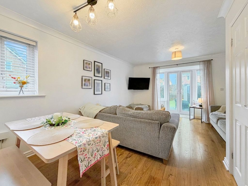 Property photo 2 of 33