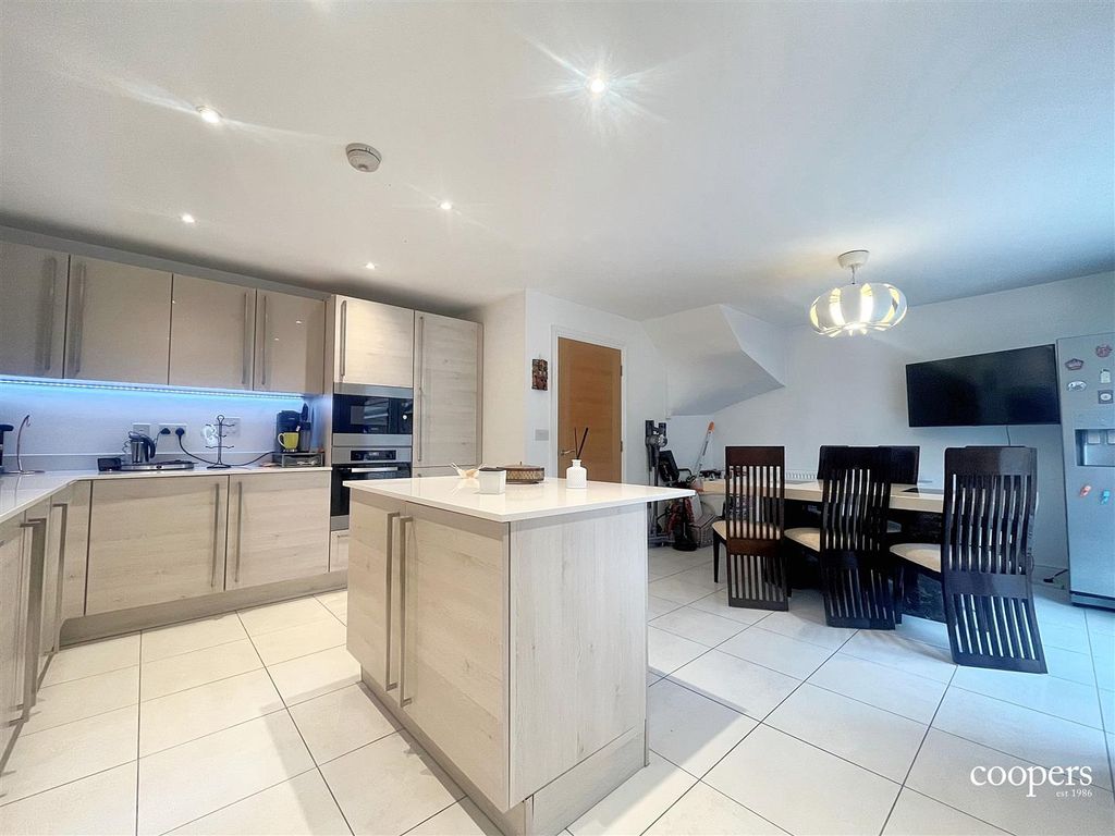 Property photo 3 of 17 Kitchen 2 (1).Jpg