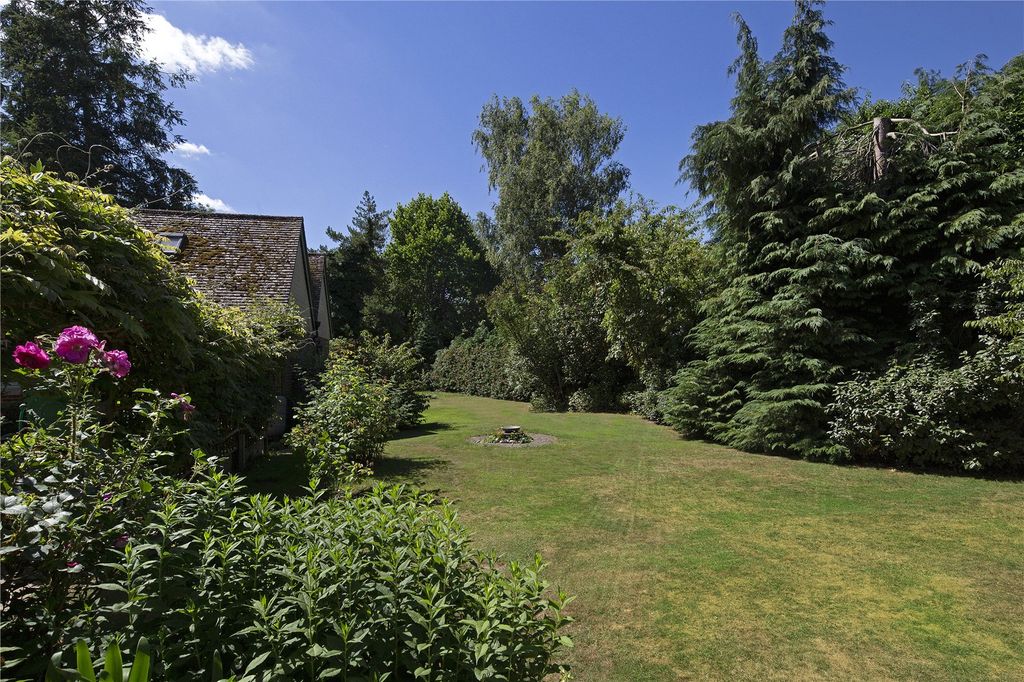 Property photo 2 of 19 Garden