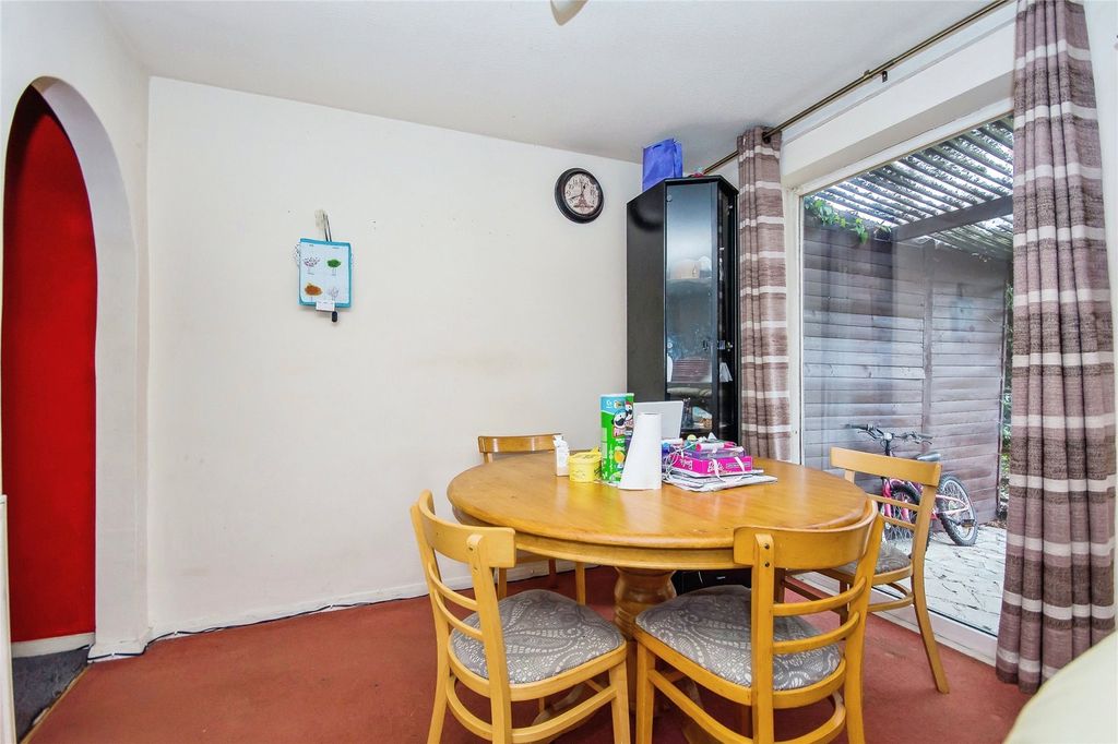 Property photo 3 of 9 Dining Area