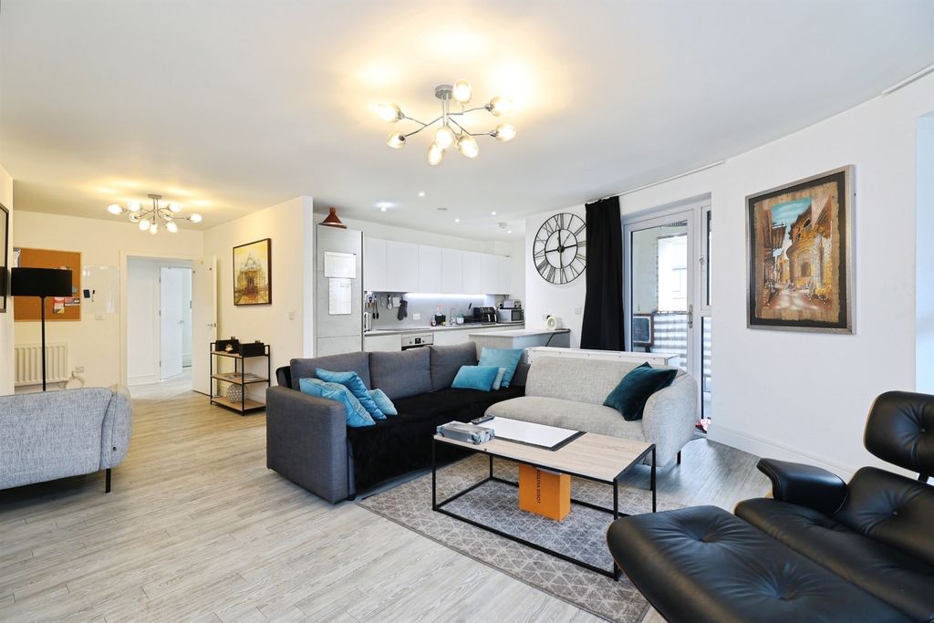 Property photo 3 of 14