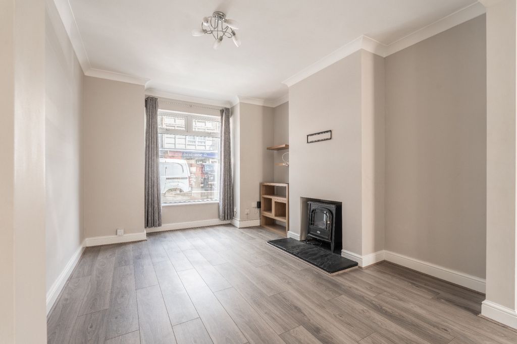 Property photo 2 of 18 5115702